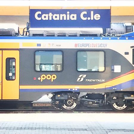 Binario 8 Catania Stazione Centrale Exteriör bild